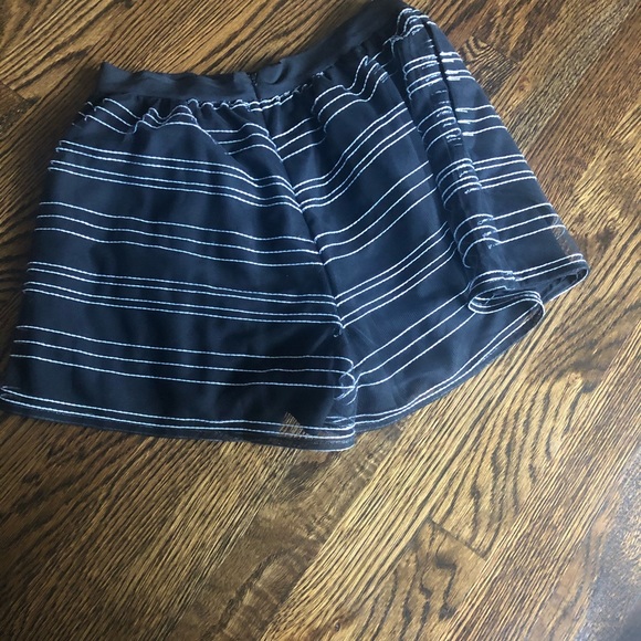 BCBG shorts - Picture 2 of 4